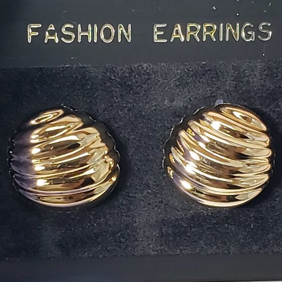 Polished Rose Gold Twist Stud Earrings – 0.7-Inch Dainty Modern Women's Jewelry - Picture 6 of 7